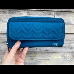 Lug wallet. Zipper wallet.